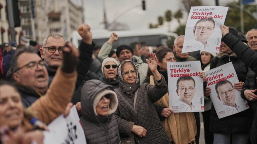 Ekrem İmamoğlu was arrested, demonstration